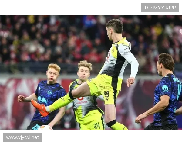 多特蒙德年轻球员敢打表现突出,但关键战阶段稳定性面临考验 多特蒙德年轻球员敢打表现突出,但关键战阶段稳定性面临考验