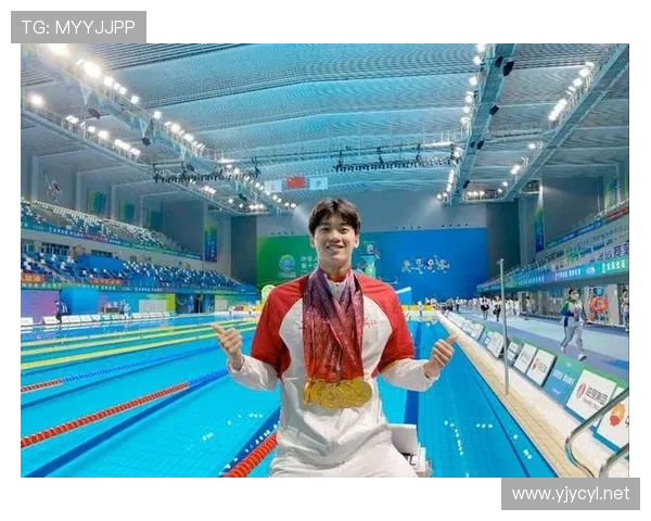 汪顺泳池边买了亲子游乐场？这生活真是普通人想象不到的狂野